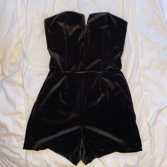 Dynamite Velvet Shorts Romper Size XXS - Picture 1 of 2